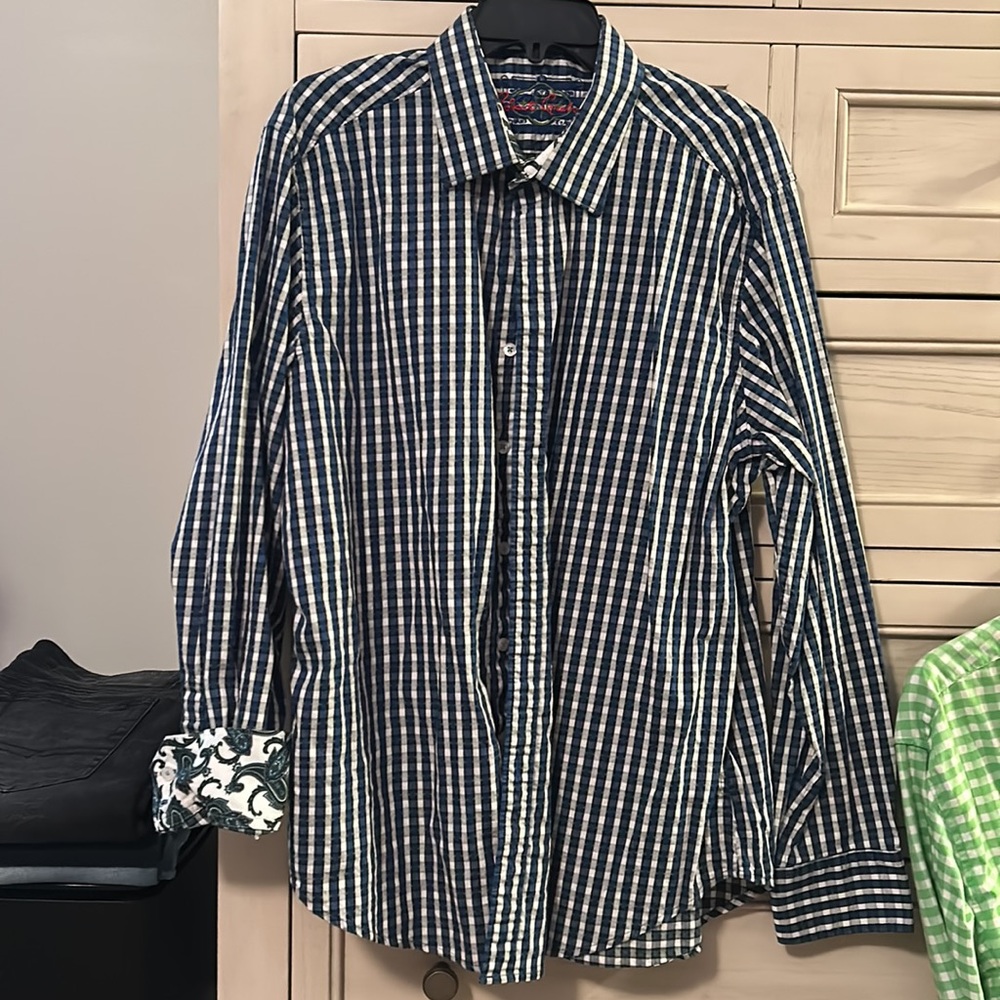 Robert Graham button down. XL. Excellent condition. - Picture 2 of 5